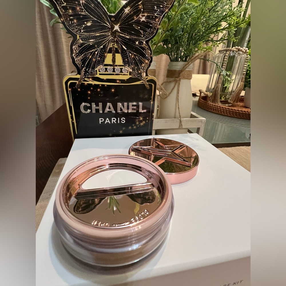 Jeffree Star Topaz Setting Powder - Picture 2 of 9